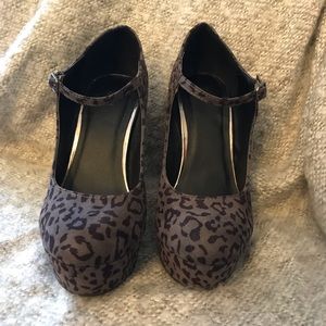 Forever 21 size 7 platform heel